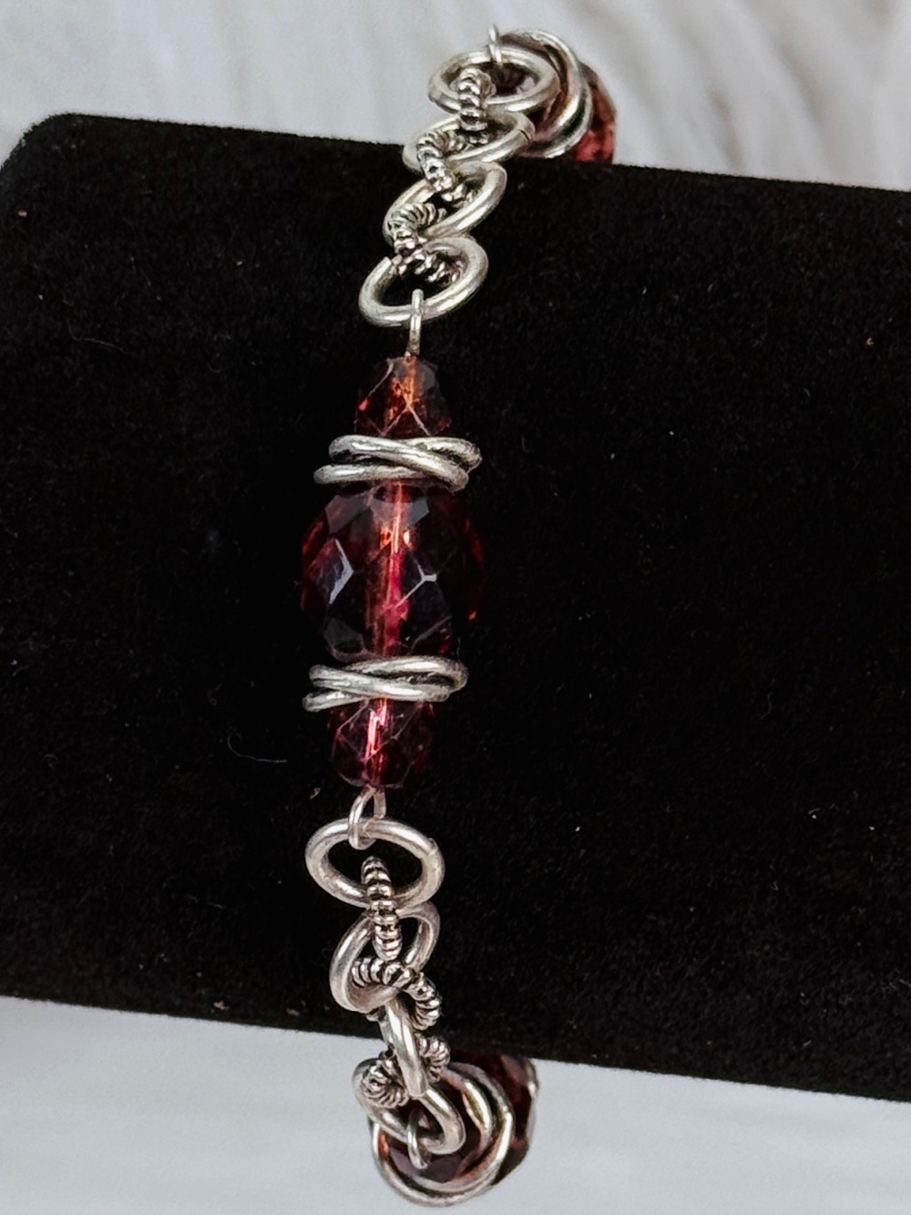 Beautiful vintage aged Silvertone reflective beaded bracelet